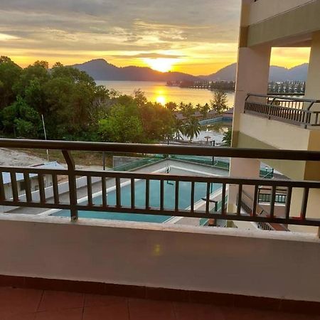 Marina Heights Seaview Resort 2 Lumut Extérieur photo